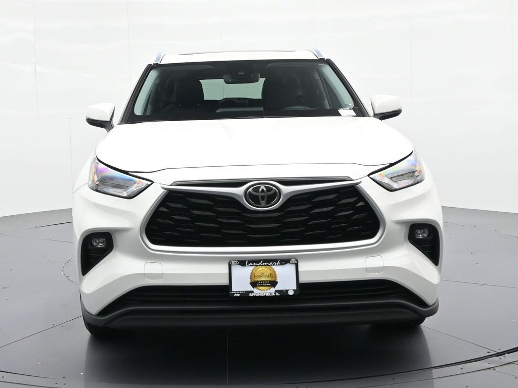 Toyota Highlander Vehicle Full-screen Gallery Image 2