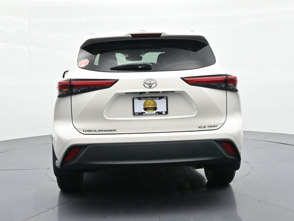 Toyota Highlander Vehicle Full-screen Gallery Image 6