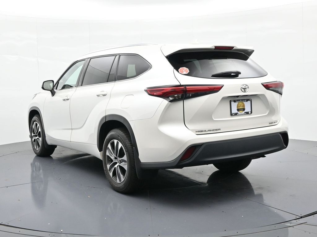 Toyota Highlander Vehicle Full-screen Gallery Image 7