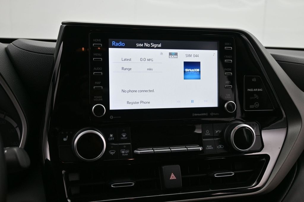 Toyota Highlander Vehicle Full-screen Gallery Image 11
