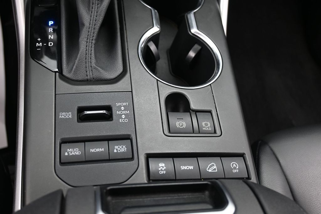 Toyota Highlander Vehicle Full-screen Gallery Image 12
