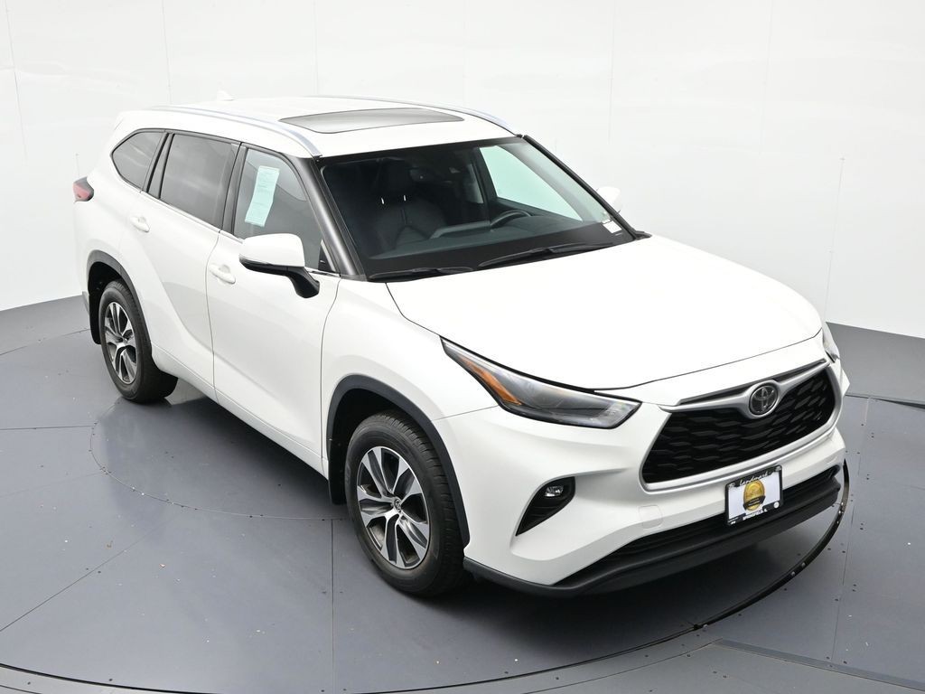 Toyota Highlander Vehicle Full-screen Gallery Image 15