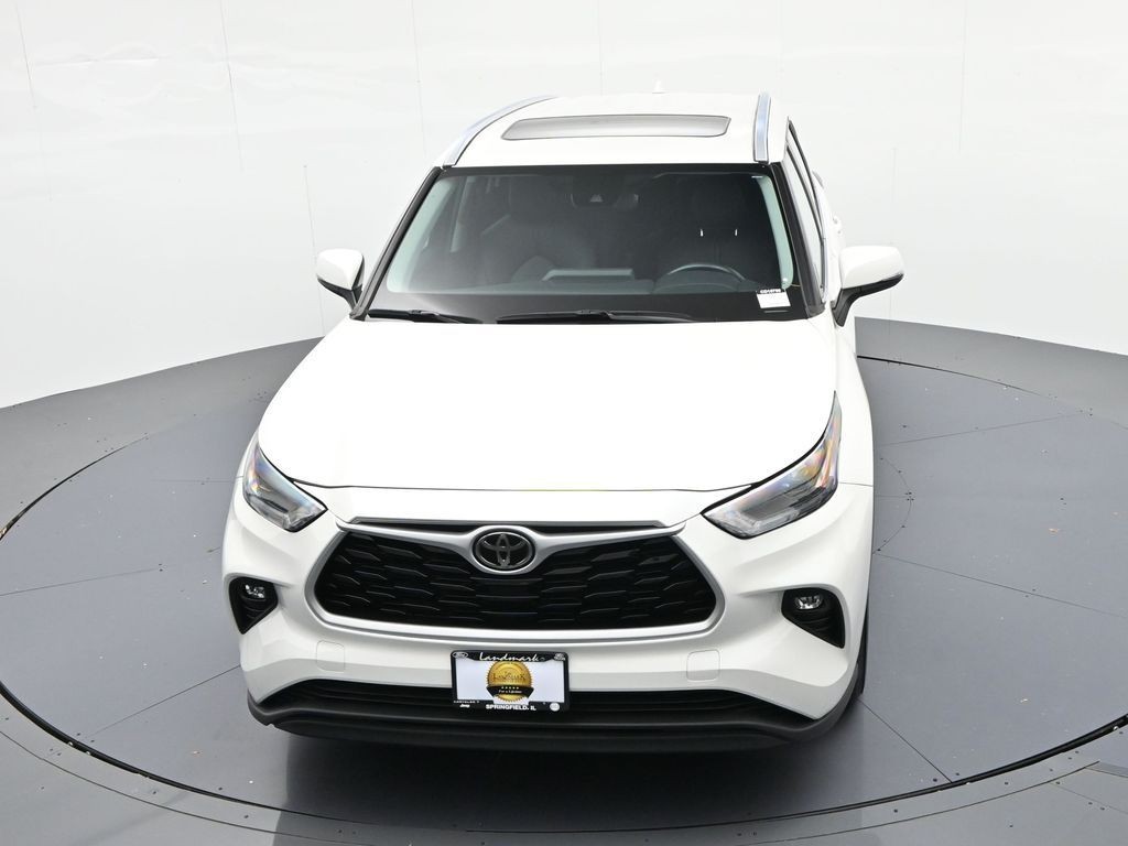 Toyota Highlander Vehicle Full-screen Gallery Image 16