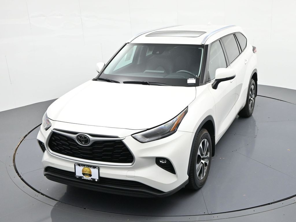 Toyota Highlander Vehicle Full-screen Gallery Image 17