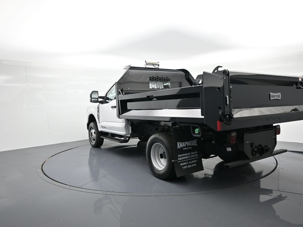 Ford Super Duty F-350 DRW Vehicle Full-screen Gallery Image 8