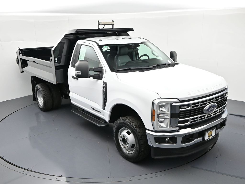 Ford Super Duty F-350 DRW Vehicle Full-screen Gallery Image 18