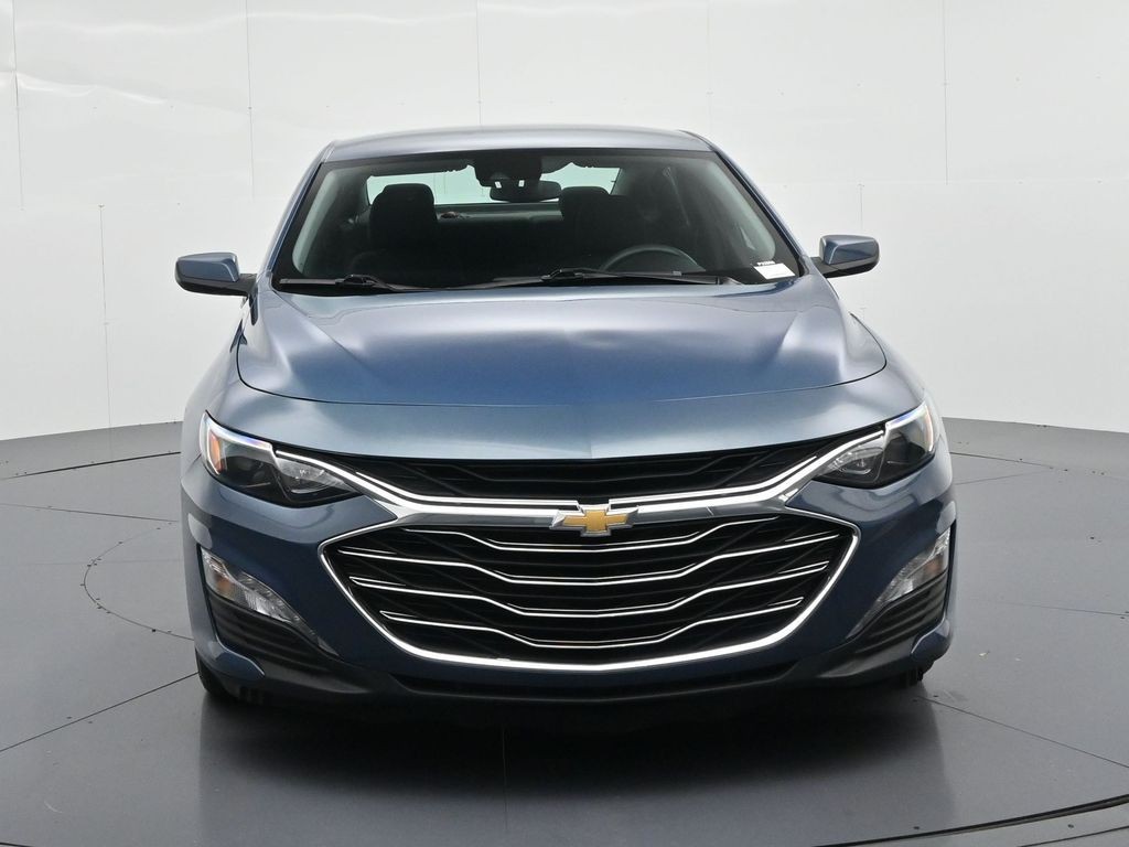 Chevrolet Malibu Vehicle Full-screen Gallery Image 3