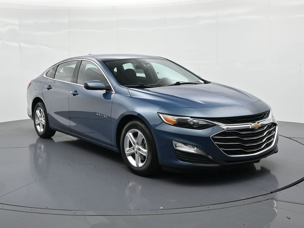Chevrolet Malibu Vehicle Full-screen Gallery Image 4