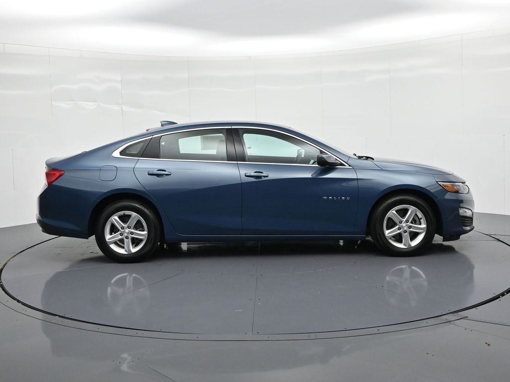 Chevrolet Malibu Vehicle Full-screen Gallery Image 5