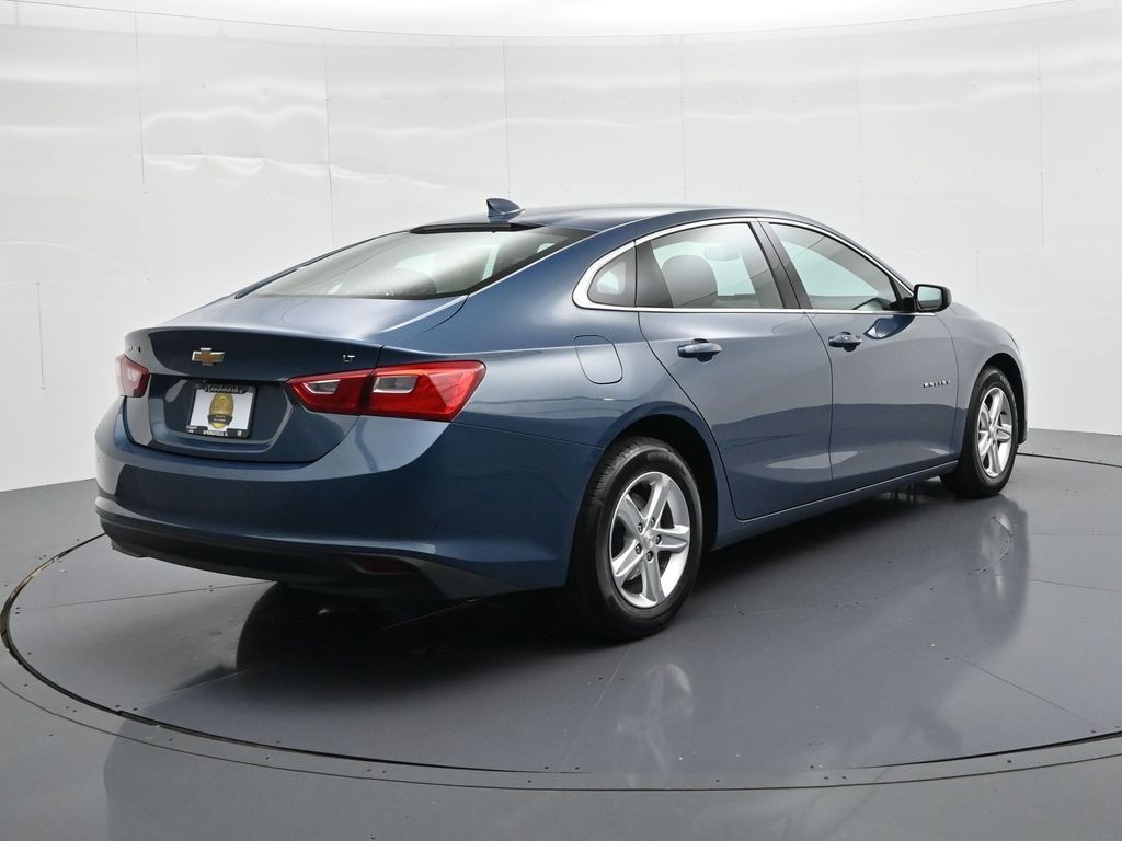 Chevrolet Malibu Vehicle Full-screen Gallery Image 6
