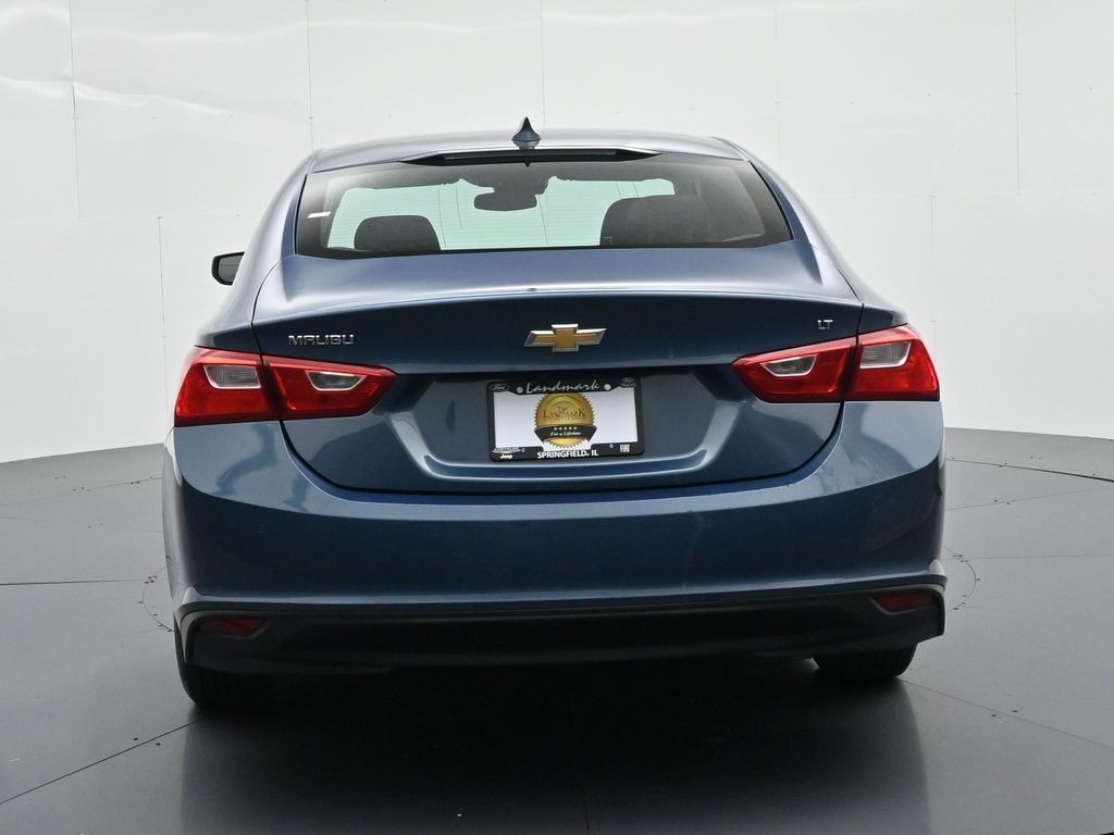 Chevrolet Malibu Vehicle Full-screen Gallery Image 7