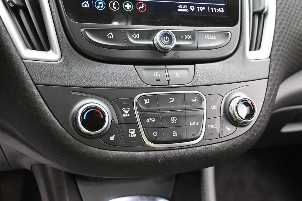 Chevrolet Malibu Vehicle Full-screen Gallery Image 11