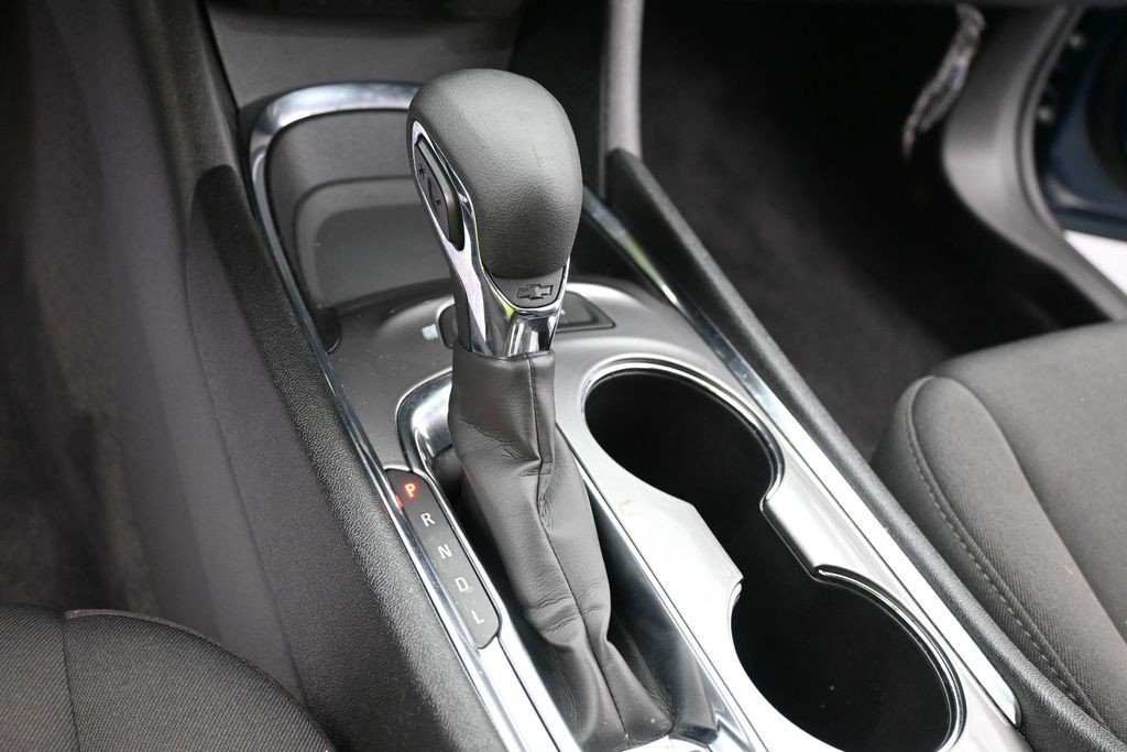 Chevrolet Malibu Vehicle Full-screen Gallery Image 12