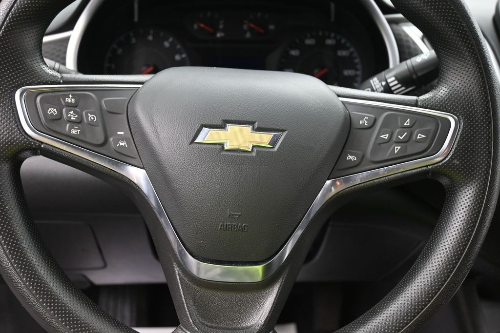 Chevrolet Malibu Vehicle Full-screen Gallery Image 13