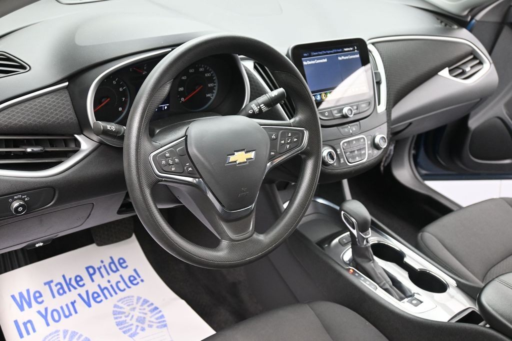 Chevrolet Malibu Vehicle Full-screen Gallery Image 14