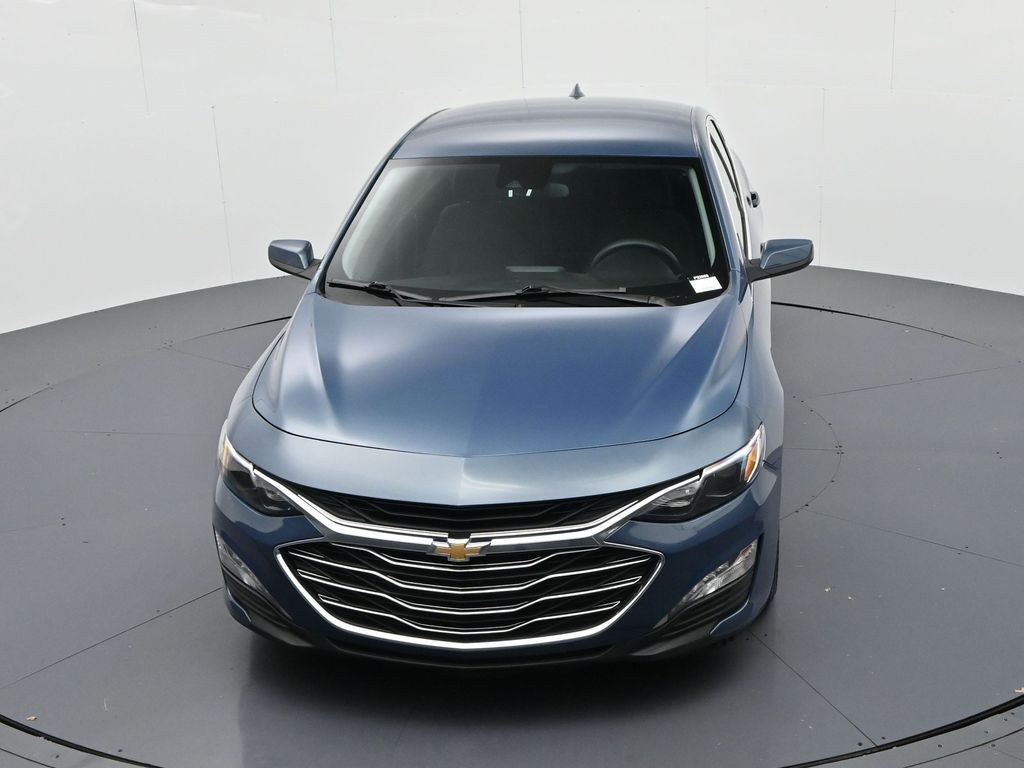 Chevrolet Malibu Vehicle Full-screen Gallery Image 16
