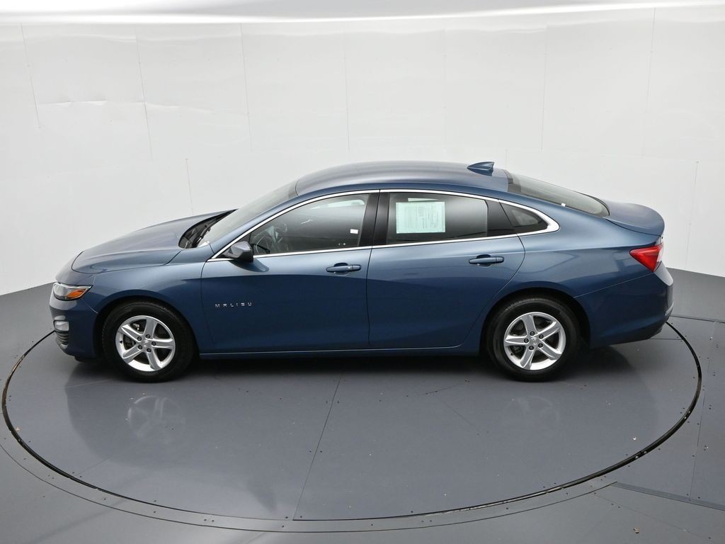 Chevrolet Malibu Vehicle Full-screen Gallery Image 18