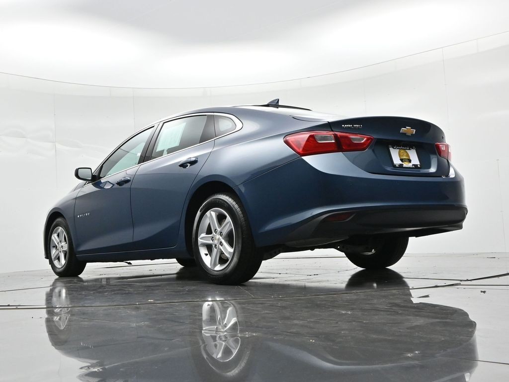 Chevrolet Malibu Vehicle Full-screen Gallery Image 19
