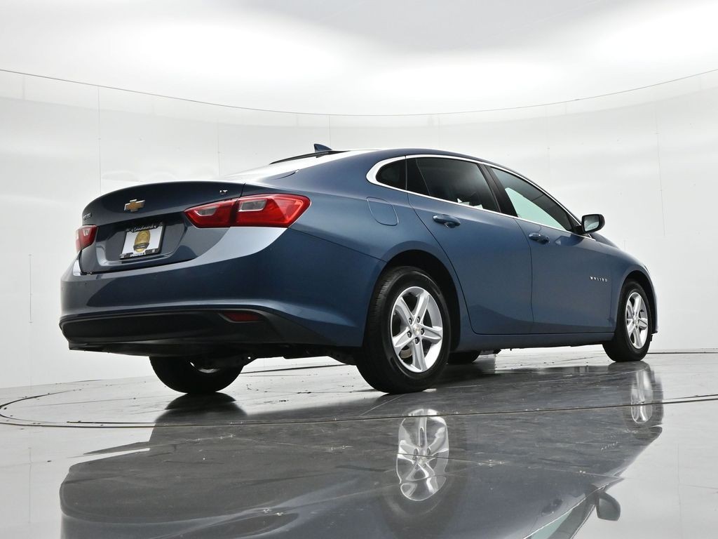 Chevrolet Malibu Vehicle Full-screen Gallery Image 21