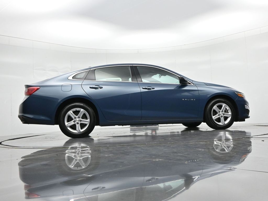 Chevrolet Malibu Vehicle Full-screen Gallery Image 22