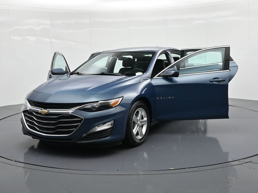 Chevrolet Malibu Vehicle Full-screen Gallery Image 25