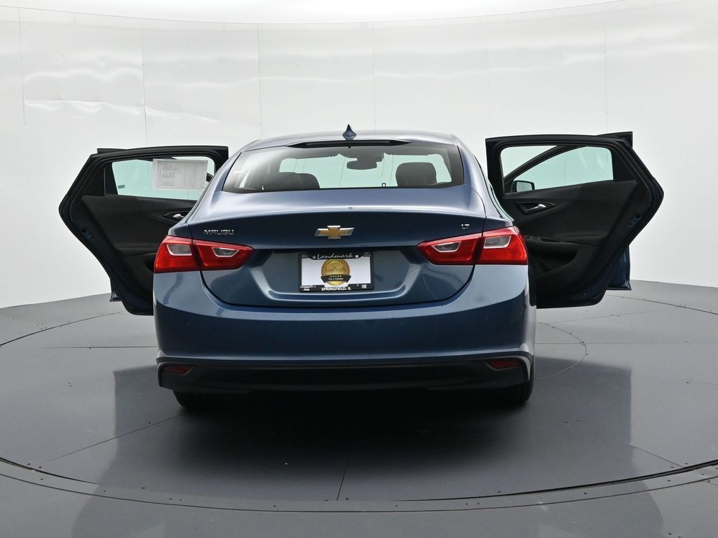 Chevrolet Malibu Vehicle Full-screen Gallery Image 26