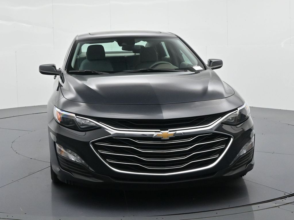 Chevrolet Malibu Vehicle Full-screen Gallery Image 3
