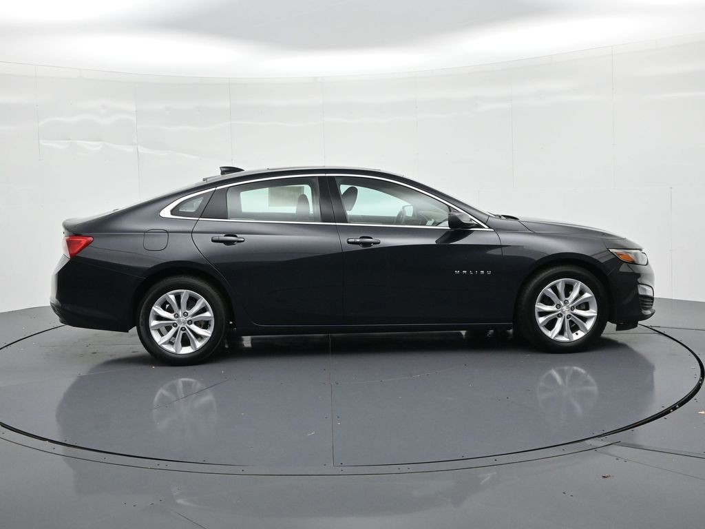 Chevrolet Malibu Vehicle Full-screen Gallery Image 5