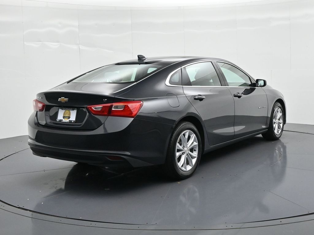 Chevrolet Malibu Vehicle Full-screen Gallery Image 6