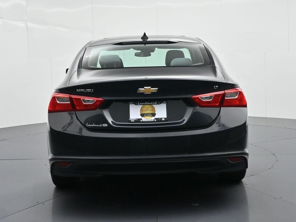 Chevrolet Malibu Vehicle Full-screen Gallery Image 7