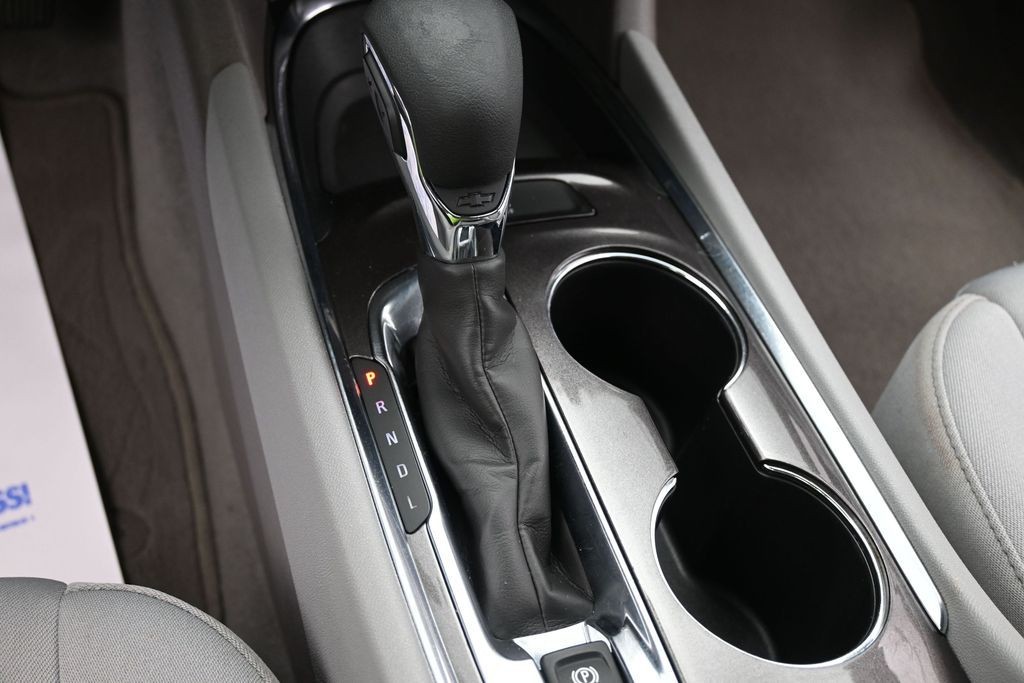 Chevrolet Malibu Vehicle Full-screen Gallery Image 12