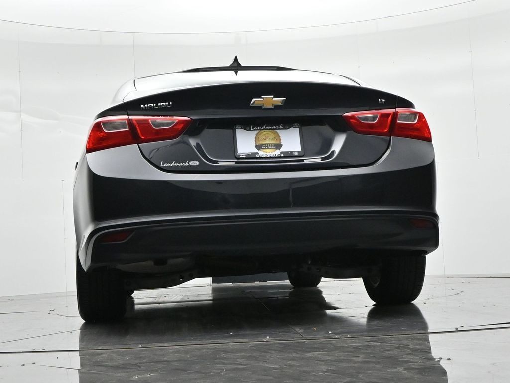 Chevrolet Malibu Vehicle Full-screen Gallery Image 20