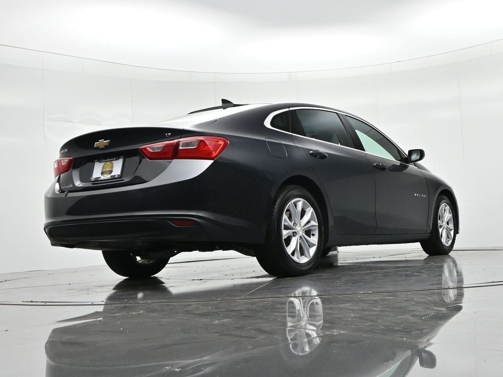 Chevrolet Malibu Vehicle Full-screen Gallery Image 21