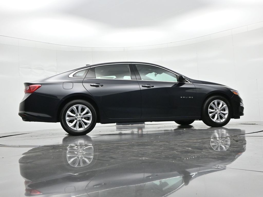 Chevrolet Malibu Vehicle Full-screen Gallery Image 22