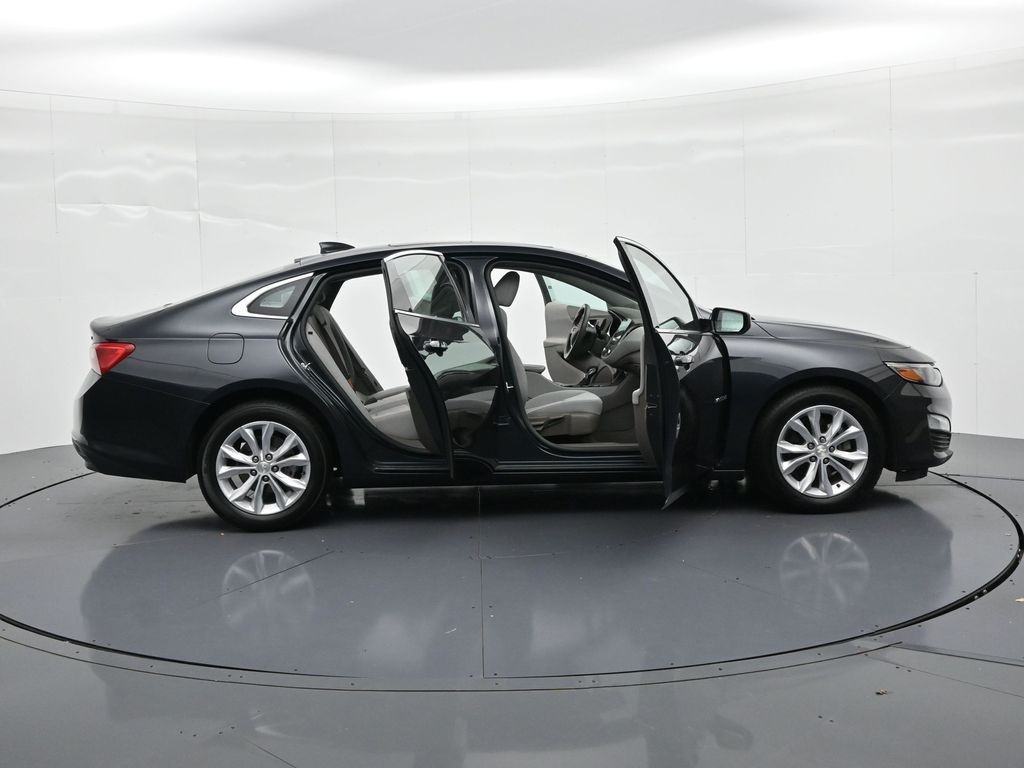 Chevrolet Malibu Vehicle Full-screen Gallery Image 23