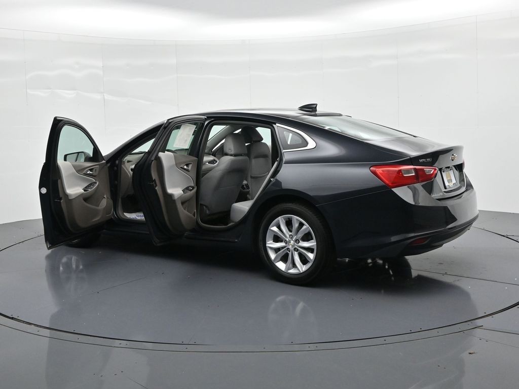 Chevrolet Malibu Vehicle Full-screen Gallery Image 24