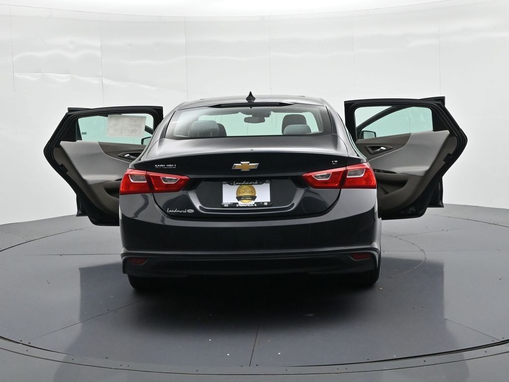 Chevrolet Malibu Vehicle Full-screen Gallery Image 26