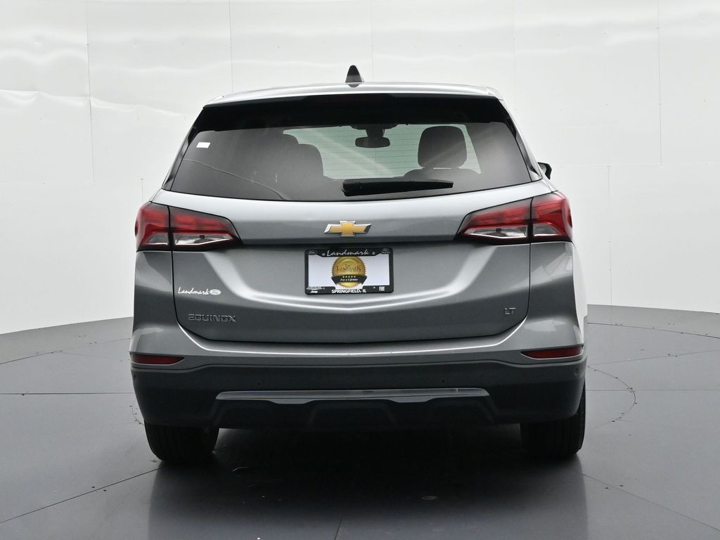 Chevrolet Equinox Vehicle Full-screen Gallery Image 7