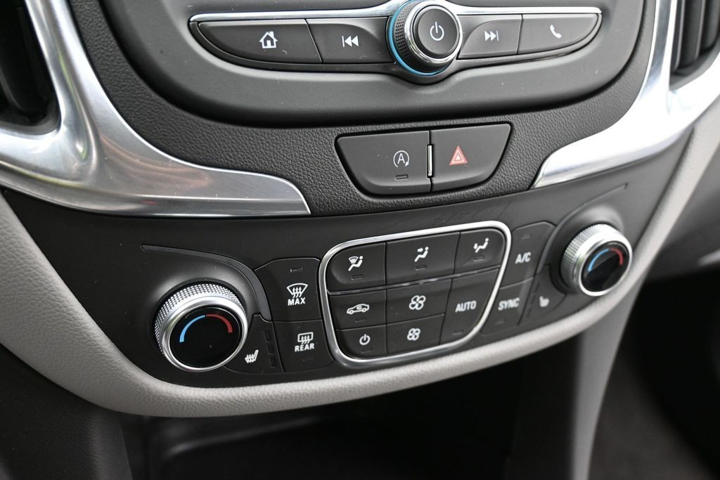 Chevrolet Equinox Vehicle Full-screen Gallery Image 11