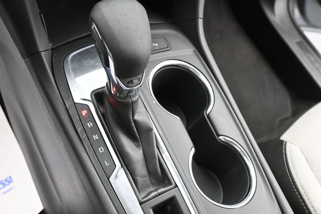 Chevrolet Equinox Vehicle Full-screen Gallery Image 12