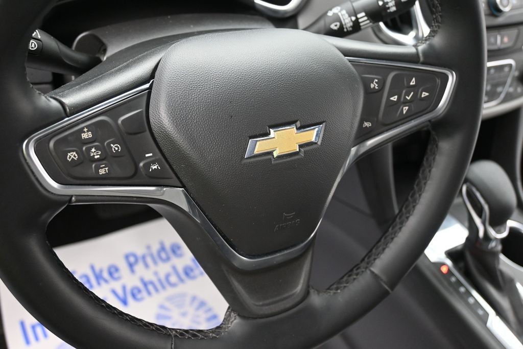Chevrolet Equinox Vehicle Full-screen Gallery Image 13