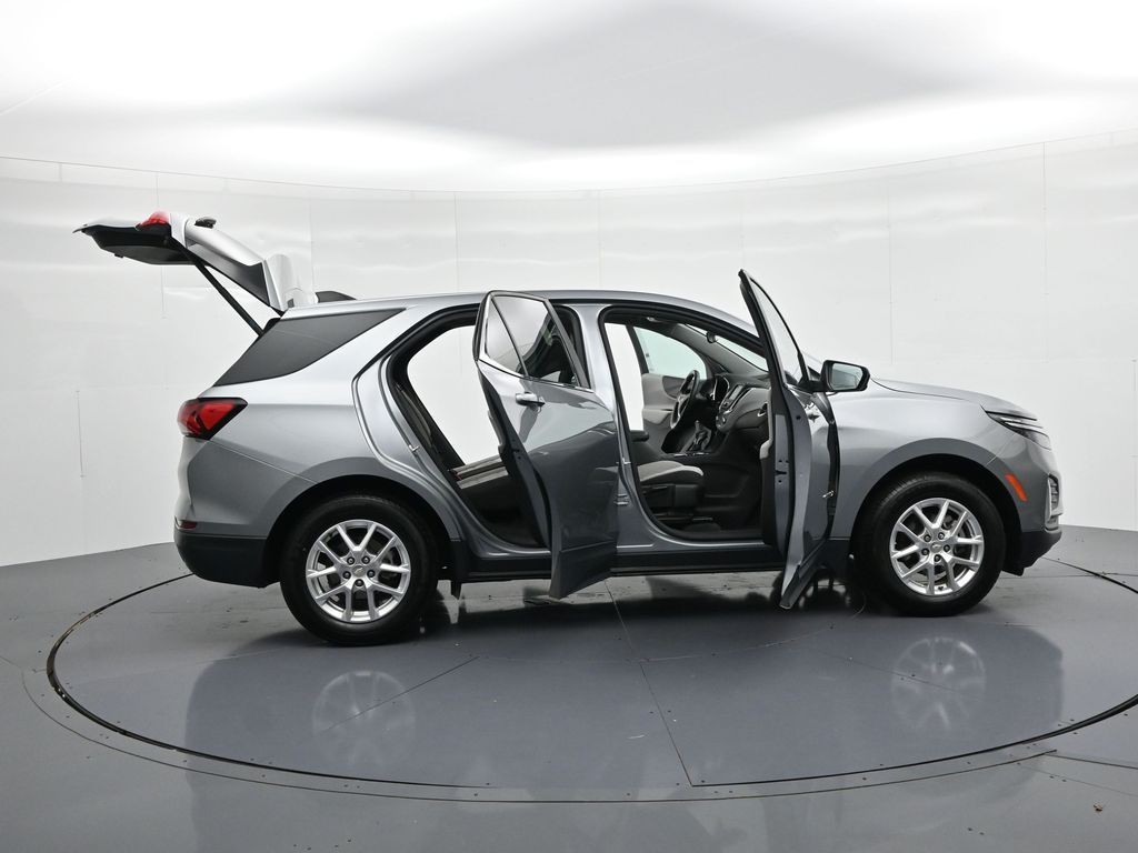 Chevrolet Equinox Vehicle Full-screen Gallery Image 23