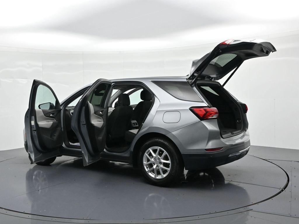 Chevrolet Equinox Vehicle Full-screen Gallery Image 24