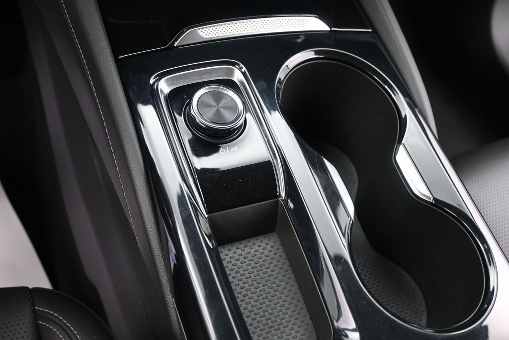 Buick Envision Vehicle Full-screen Gallery Image 11