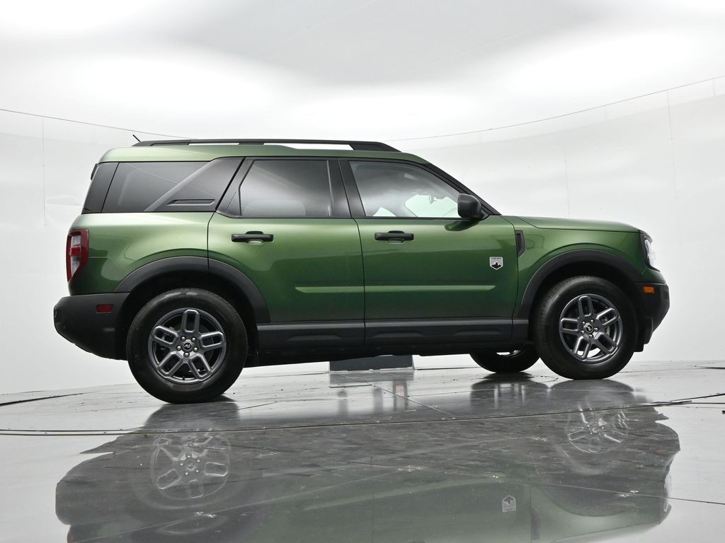 Ford Bronco Sport Vehicle Full-screen Gallery Image 22