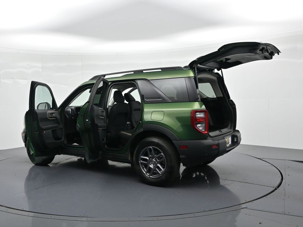 Ford Bronco Sport Vehicle Full-screen Gallery Image 24