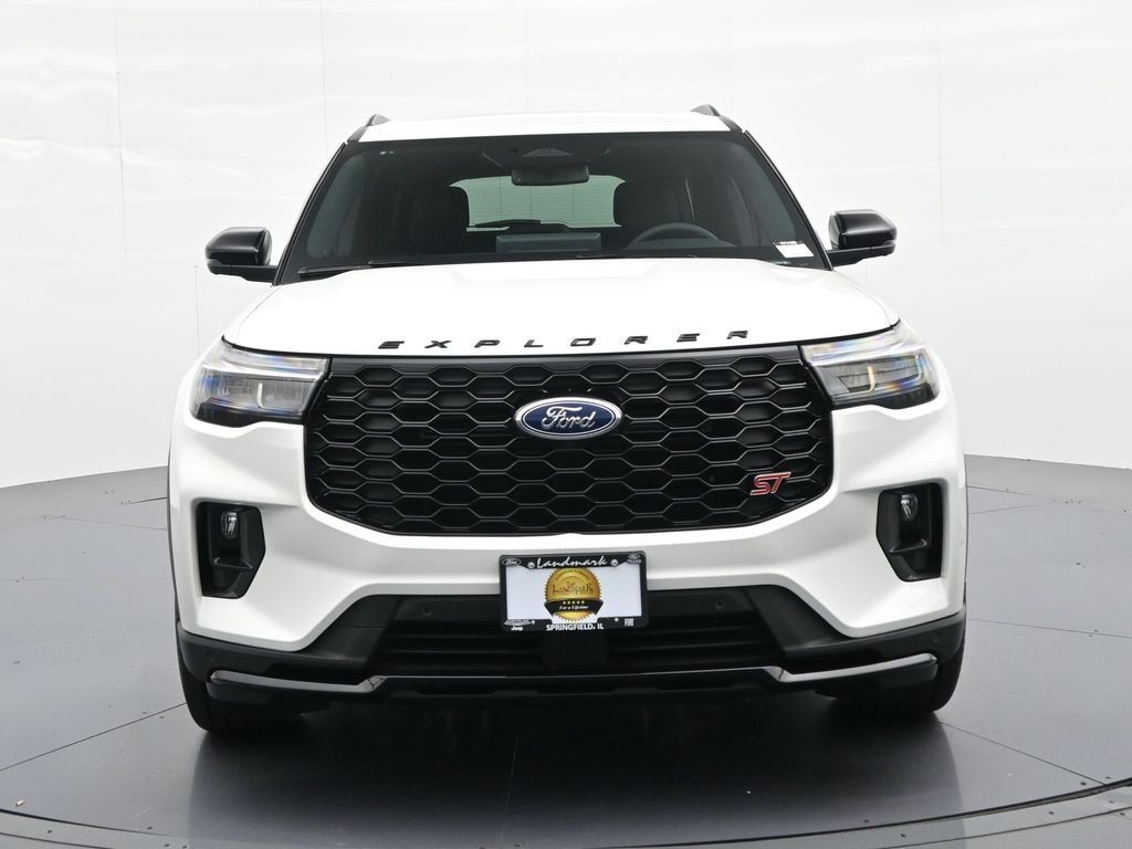 Ford Explorer Vehicle Full-screen Gallery Image 3
