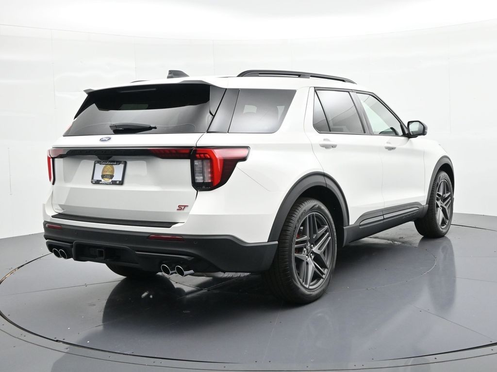 Ford Explorer Vehicle Full-screen Gallery Image 6