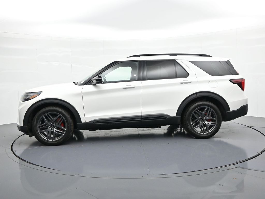 Ford Explorer Vehicle Full-screen Gallery Image 9