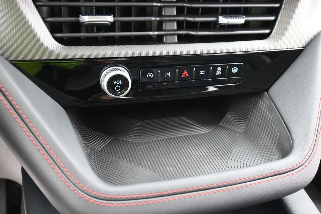 Ford Explorer Vehicle Full-screen Gallery Image 11